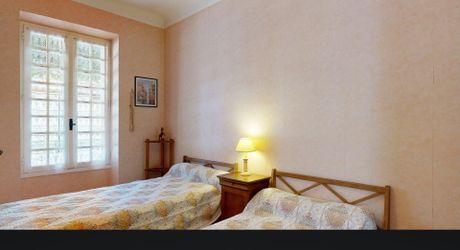 Propriété en pierre avec dépendances et 4,3 hectares de prairies aux portes de Sarlat