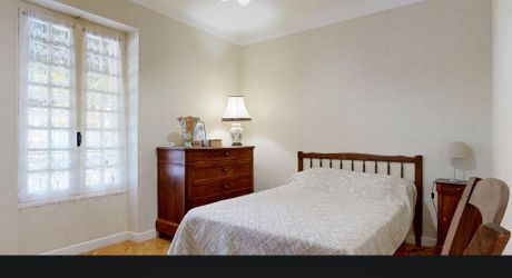 Propriété en pierre avec dépendances et 4,3 hectares de prairies aux portes de Sarlat