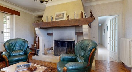 Propriété en pierre avec dépendances et 4,3 hectares de prairies aux portes de Sarlat