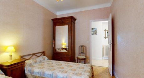Propriété en pierre avec dépendances et 4,3 hectares de prairies aux portes de Sarlat