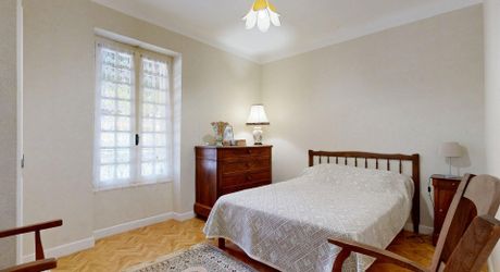 Propriété en pierre avec dépendances et 4,3 hectares de prairies aux portes de Sarlat