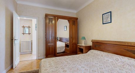 Propriété en pierre avec dépendances et 4,3 hectares de prairies aux portes de Sarlat
