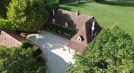 Propriété en pierre avec dépendances et 4,3 hectares de prairies aux portes de Sarlat