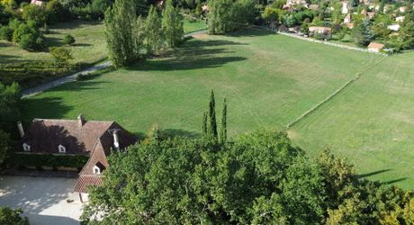 Propriété en pierre avec dépendances et 4,3 hectares de prairies aux portes de Sarlat