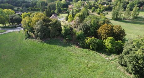 Propriété en pierre avec dépendances et 4,3 hectares de prairies aux portes de Sarlat