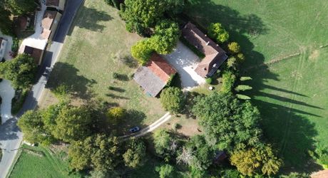 Propriété en pierre avec dépendances et 4,3 hectares de prairies aux portes de Sarlat