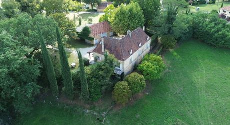 Propriété en pierre avec dépendances et 4,3 hectares de prairies aux portes de Sarlat