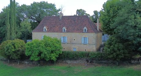 Propriété en pierre avec dépendances et 4,3 hectares de prairies aux portes de Sarlat