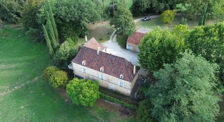 Propriété en pierre avec dépendances et 4,3 hectares de prairies aux portes de Sarlat