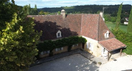 Propriété en pierre avec dépendances et 4,3 hectares de prairies aux portes de Sarlat