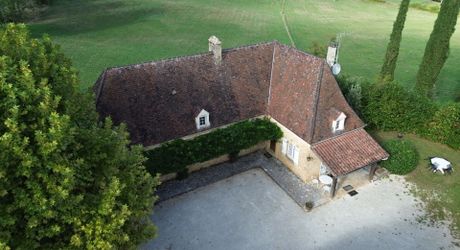 Propriété en pierre avec dépendances et 4,3 hectares de prairies aux portes de Sarlat