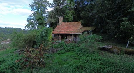 Propriété en pierre avec dépendances et 4,3 hectares de prairies aux portes de Sarlat