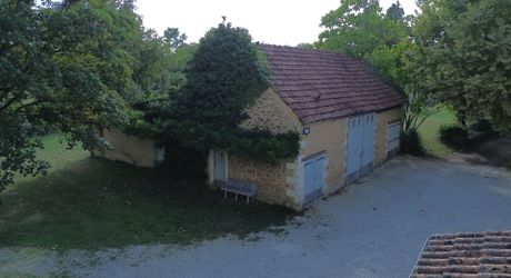 Propriété en pierre avec dépendances et 4,3 hectares de prairies aux portes de Sarlat