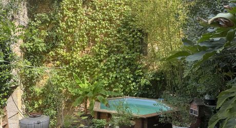 Charmante maison de  en pierre avec jardin clos au centre de la  vielle ville