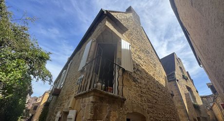 Charmante maison de  en pierre avec jardin clos au centre de la  vielle ville