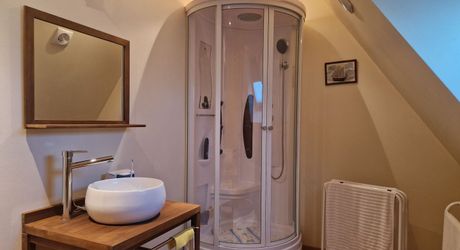 Maison perigordine en pierres 150m2, maison d'amis ou de Gardien avec piscine et parc de 7700m2
