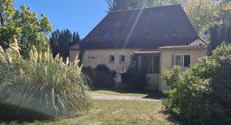 Maison perigordine en pierres 150m2, maison d'amis ou de Gardien avec piscine et parc de 7700m2