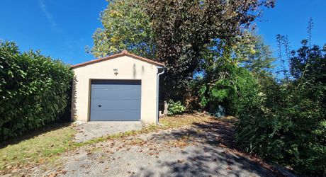 Maison perigordine en pierres 150m2, maison d'amis ou de Gardien avec piscine et parc de 7700m2
