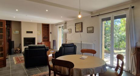Maison perigordine en pierres 150m2, maison d'amis ou de Gardien avec piscine et parc de 7700m2
