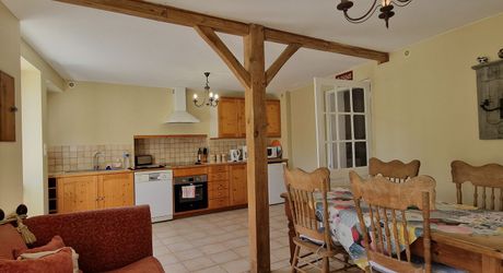 Maison de village en pierres  3 chambres proche des commerces