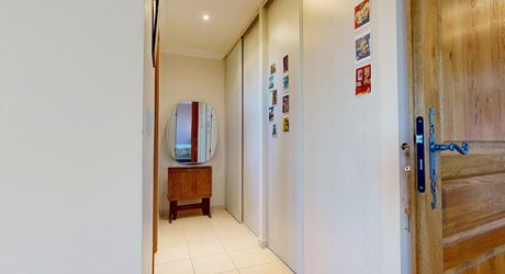 Grande maison position dominante avec tour, grand jardin, piscine  et très jolie vue !