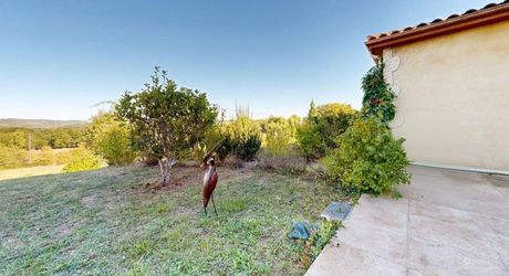 Grande maison position dominante avec tour, grand jardin, piscine  et très jolie vue !