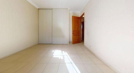 Grande maison position dominante avec tour, grand jardin, piscine  et très jolie vue !