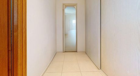 Grande maison position dominante avec tour, grand jardin, piscine  et très jolie vue !