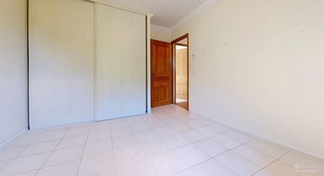 Grande maison position dominante avec tour, grand jardin, piscine  et très jolie vue !