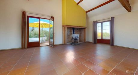 Grande maison position dominante avec tour, grand jardin, piscine  et très jolie vue !