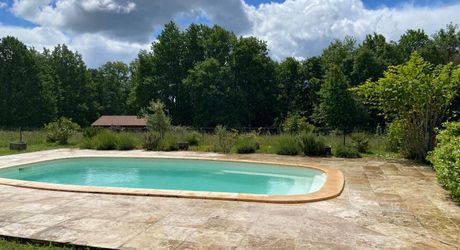 Entre ombre de vigne et douceur de pierre, maison de charme avec 2 chambres et piscine, 10 minutes des commerces