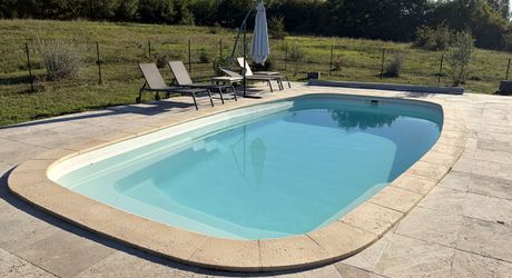 Entre ombre de vigne et douceur de pierre, maison de charme avec 2 chambres et piscine, 10 minutes des commerces