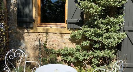 Entre ombre de vigne et douceur de pierre, maison de charme avec 2 chambres et piscine, 10 minutes des commerces
