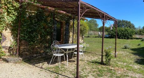 Entre ombre de vigne et douceur de pierre, maison de charme avec 2 chambres et piscine, 10 minutes des commerces