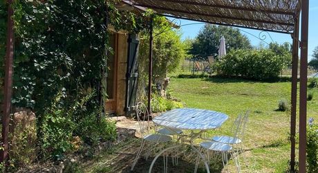 Entre ombre de vigne et douceur de pierre, maison de charme avec 2 chambres et piscine, 10 minutes des commerces