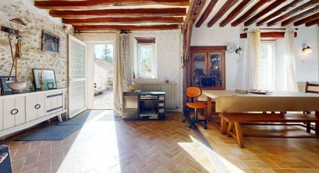 Propriété aux multiples visages aux portes de Paris : volumes, liberté et potentiel équestre. Visite virtuelle sur demande