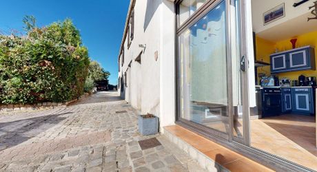 Propriété aux multiples visages aux portes de Paris : volumes, liberté et potentiel équestre. Visite virtuelle sur demande