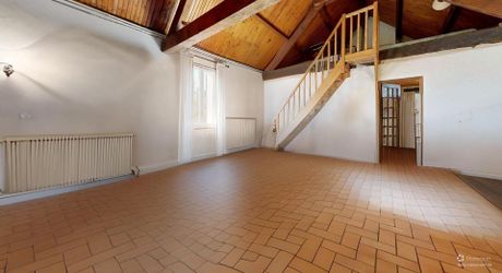 Propriété aux multiples visages aux portes de Paris : volumes, liberté et potentiel équestre. Visite virtuelle sur demande