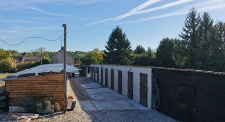 Propriété aux multiples visages aux portes de Paris : volumes, liberté et potentiel équestre. Visite virtuelle sur demande