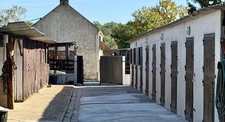 Propriété aux multiples visages aux portes de Paris : volumes, liberté et potentiel équestre. Visite virtuelle sur demande