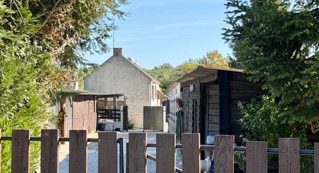 Propriété aux multiples visages aux portes de Paris : volumes, liberté et potentiel équestre. Visite virtuelle sur demande