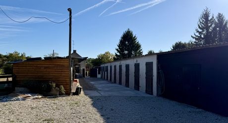 Propriété aux multiples visages aux portes de Paris : volumes, liberté et potentiel équestre. Visite virtuelle sur demande