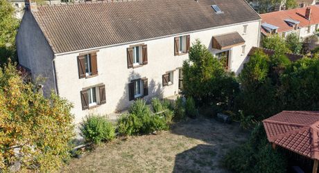 Propriété aux multiples visages aux portes de Paris : volumes, liberté et potentiel équestre. Visite virtuelle sur demande