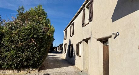 Propriété aux multiples visages aux portes de Paris : volumes, liberté et potentiel équestre. Visite virtuelle sur demande