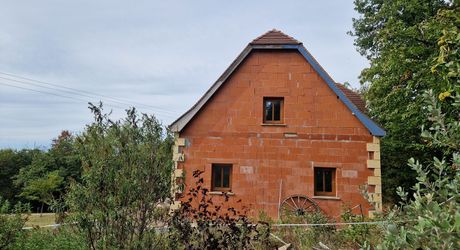 Maison perigordine à terminer , 170m2 prévus et terrain de 2310m2