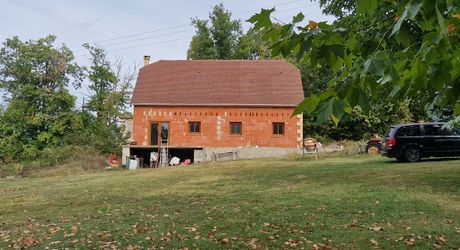 Maison perigordine à terminer , 170m2 prévus et terrain de 2310m2