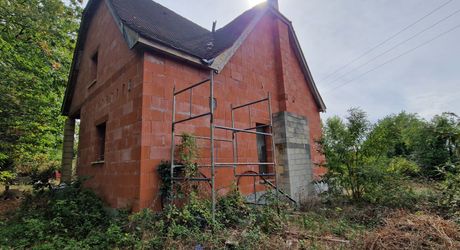 Maison perigordine à terminer , 170m2 prévus et terrain de 2310m2