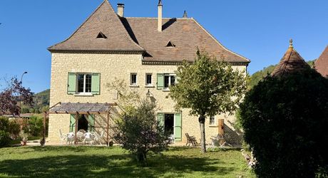 Maison en pierre rénovée avec jardin, appartement indépendant et garage – Commerces à pied