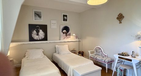Maison en pierre rénovée avec jardin, appartement indépendant et garage – Commerces à pied