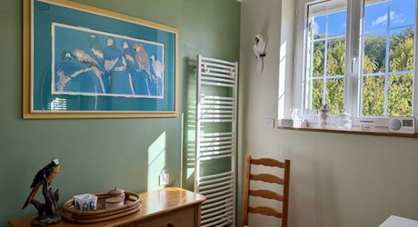 Maison en pierre rénovée avec jardin, appartement indépendant et garage – Commerces à pied